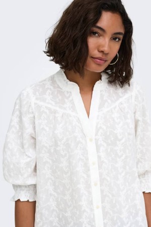 CAMISA BORDADA BLANCO 2