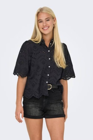 CAMISA TROQUELADA